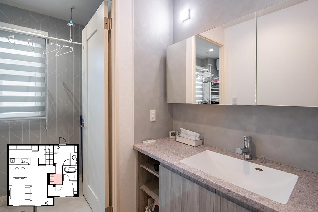 イメージ_東京セキスイハイム建築事例_クロスや照明にもこだわったスタイリッシュな洗面室