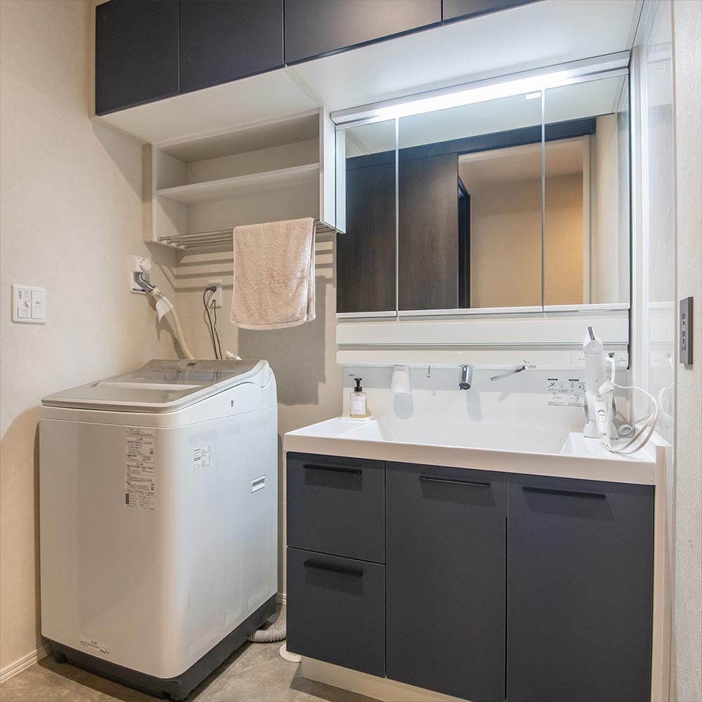 イメージ_東京セキスイハイム建築事例_洗面脱衣室には収納力のある洗面台を採用