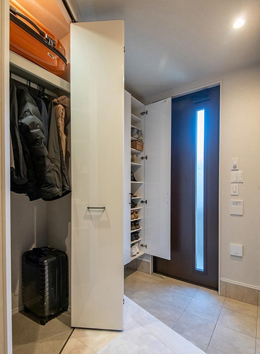 イメージ_東京セキスイハイム建築事例_玄関ホールのクロゼット