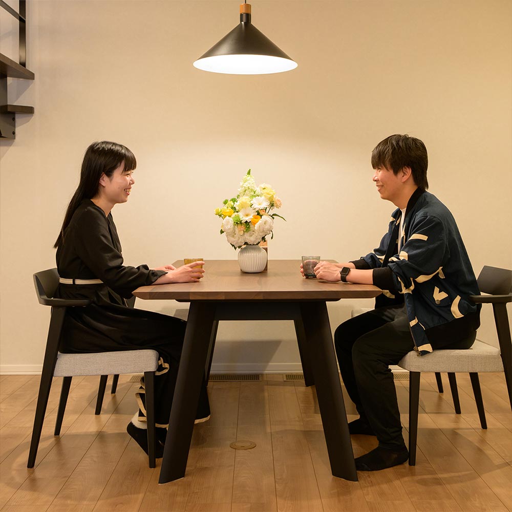 イメージ_東京セキスイハイム建築事例_ダイニングはあえてテレビが見えない配置に