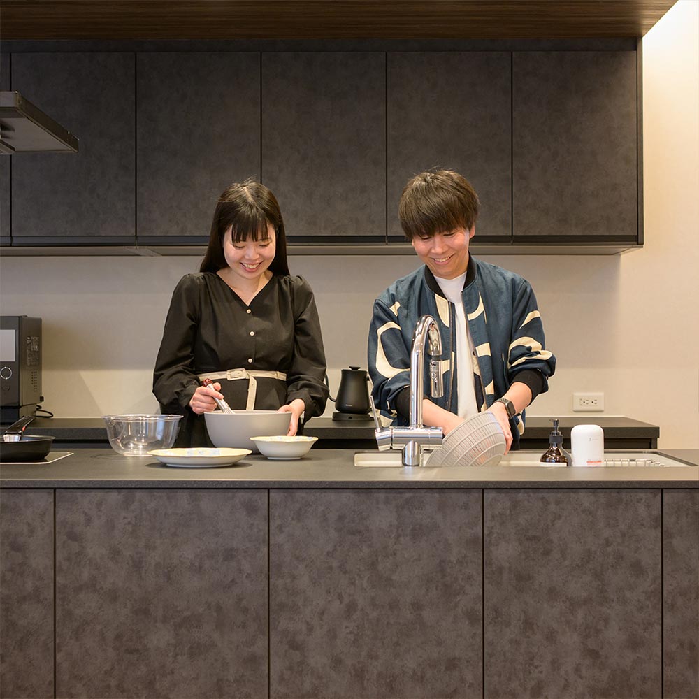 イメージ_東京セキスイハイム建築事例_ご夫婦で並んで使えるゆとりのキッチン