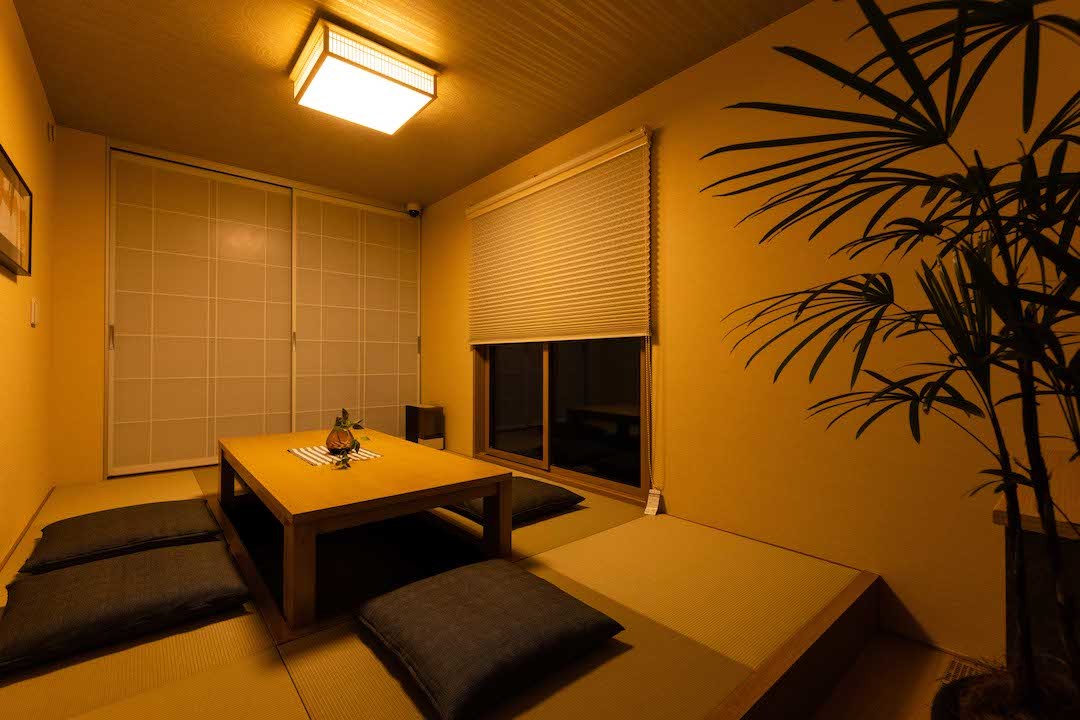 草加デシオ展示場_夜1F和室
