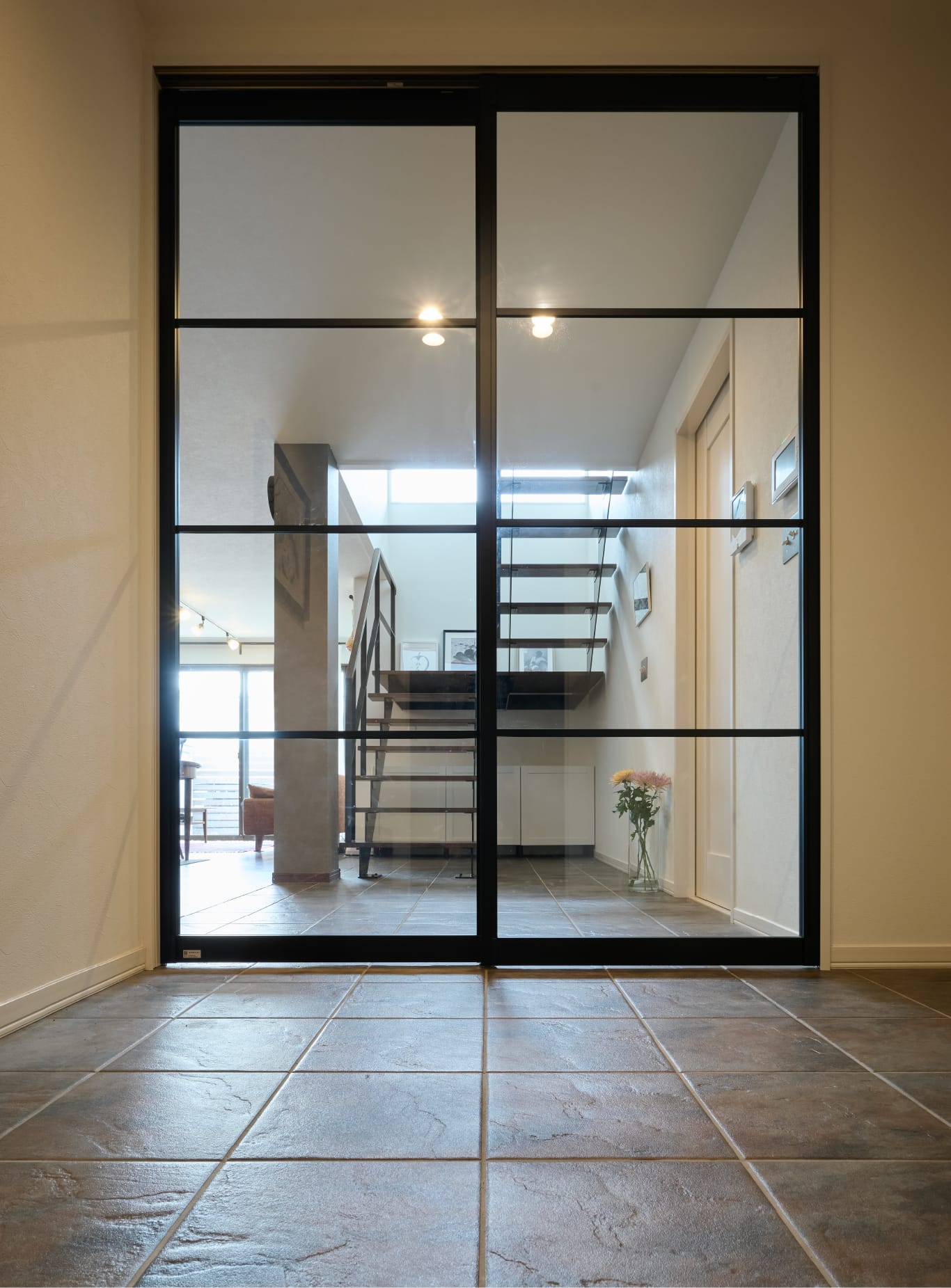 光と陰影を愛でる空間。