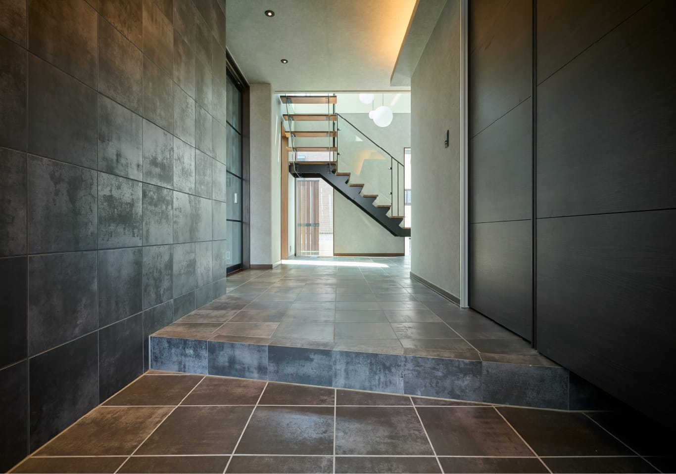 静と動を結ぶ家