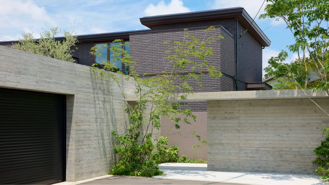 緑と競演する建築。