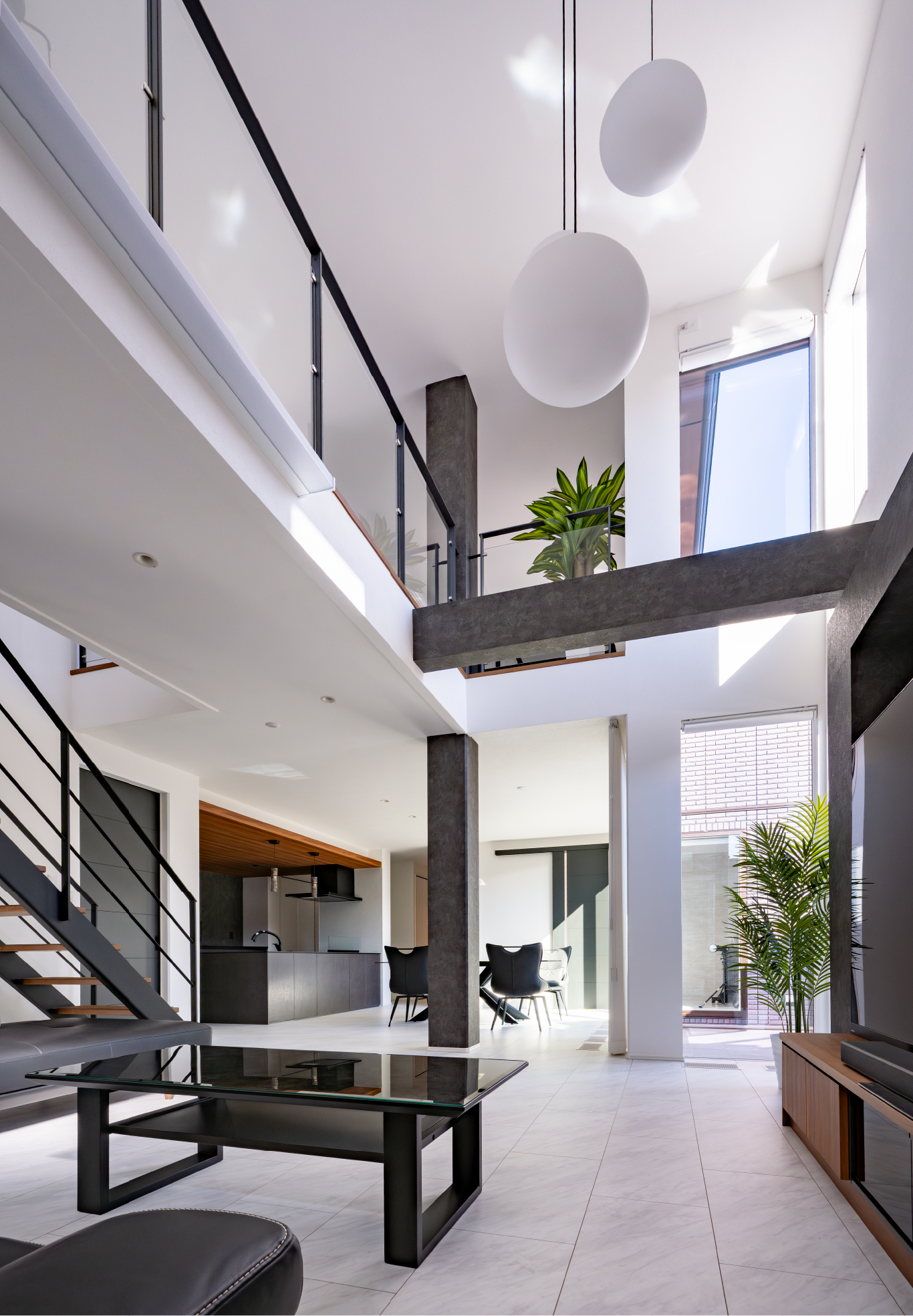 構造の美を移ろう光